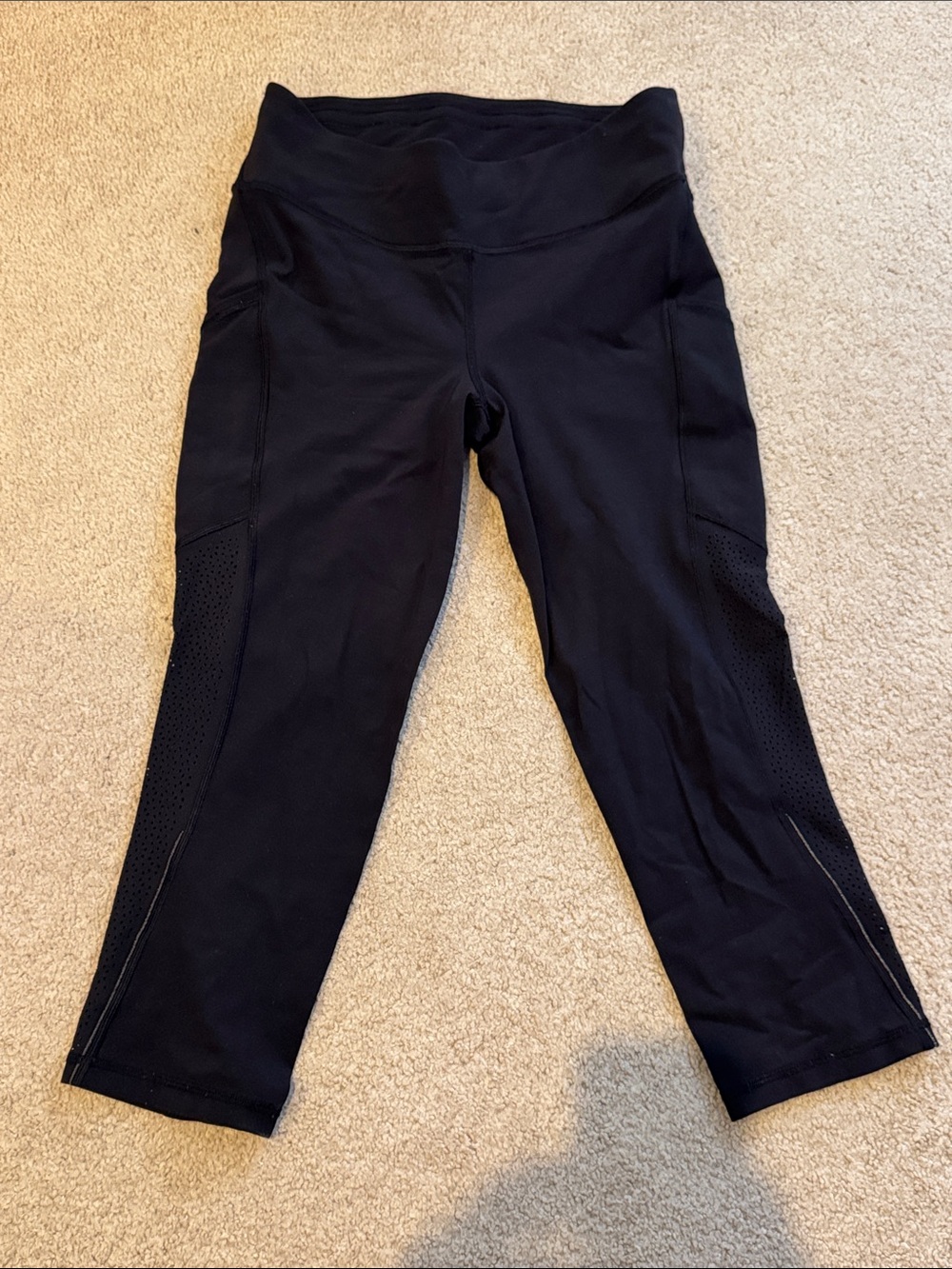 lululemon athletica Black 21” Capri Leggings side pockets